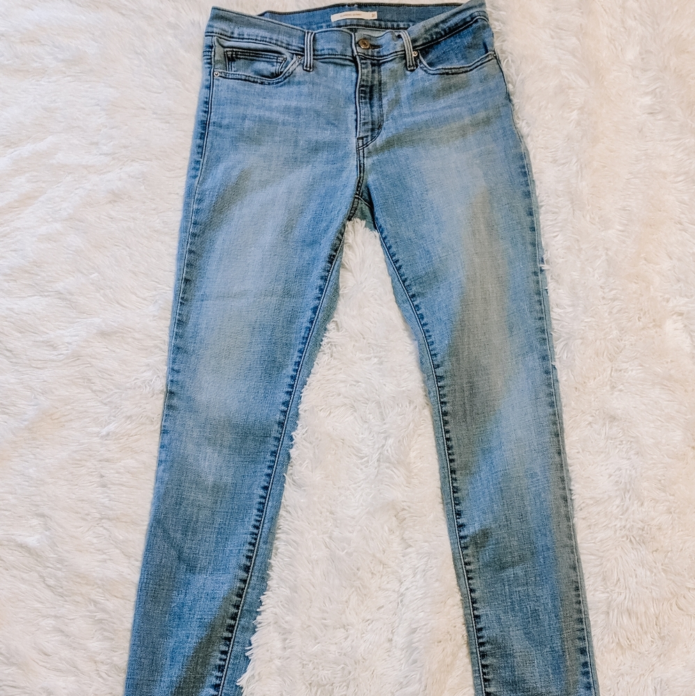 Levi's Slimming Skinny Light Wash Jeans
